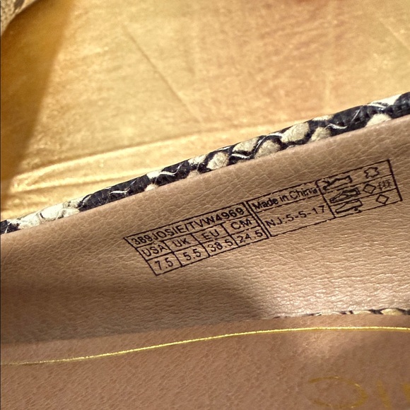 Vionic Snakeskin Patterned Heels - Picture 6 of 7